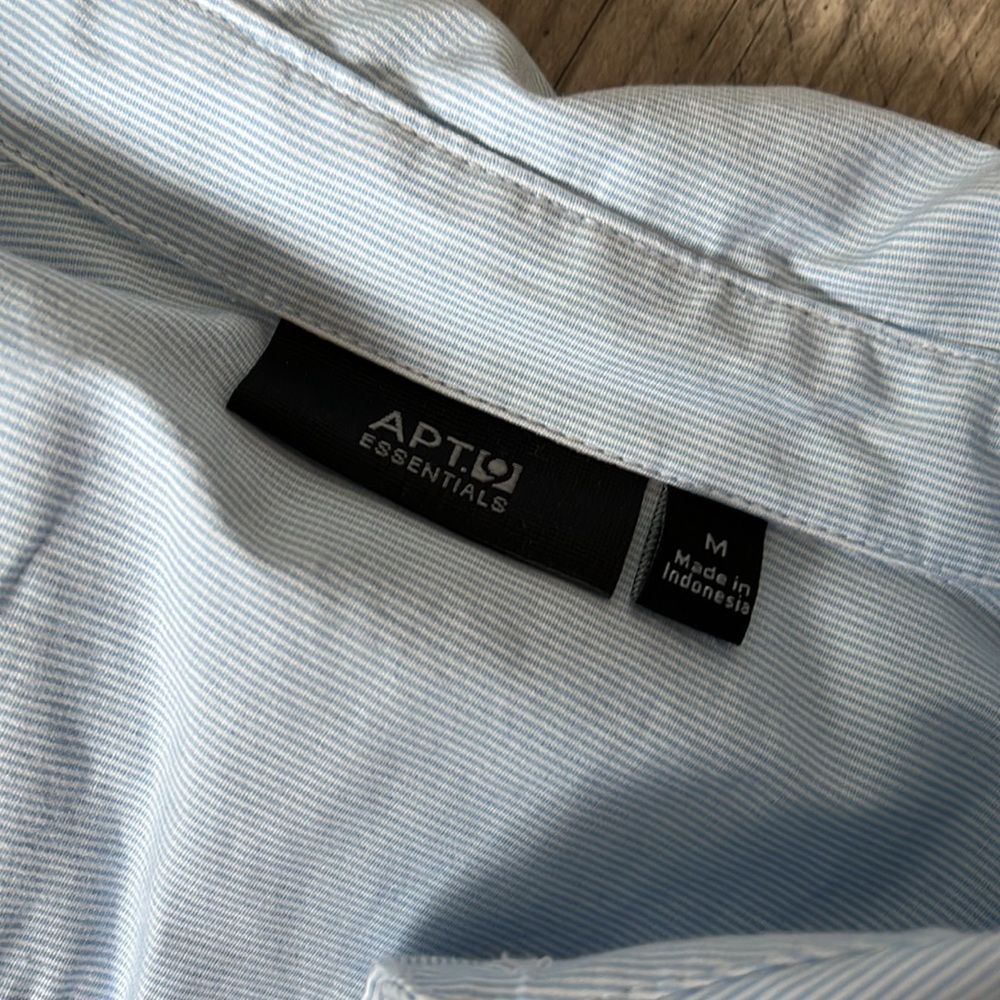 APT 9 button up - Picture 2 of 6